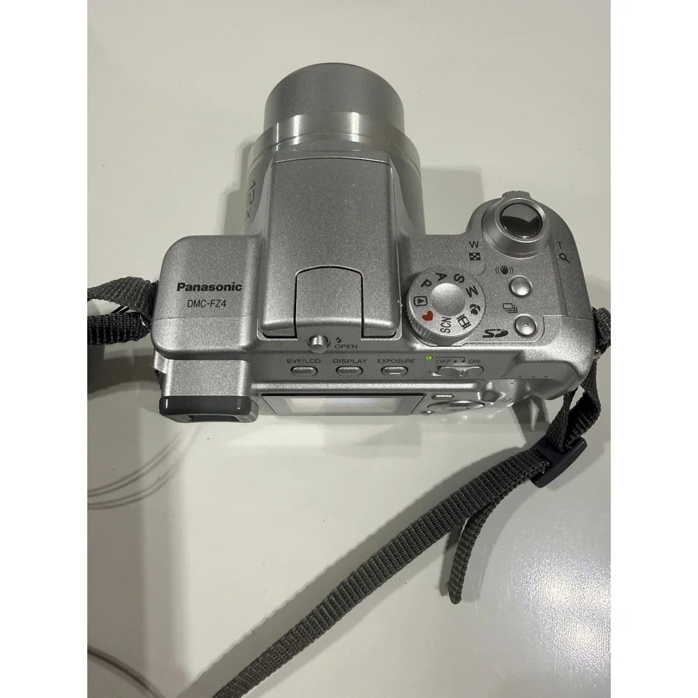 PANASONIC Lumix DMC-FZ4 Digital Camera w/ Battery, Charger, 512mb SD Card -WORKS